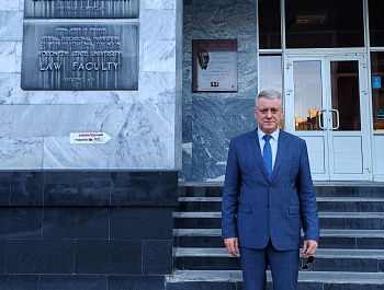 Выборы-2026. Уполномоченный побывал на избирательном  участке, начавшем работу в рамках досрочного голосования