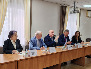 С участием членов Молодежного совета при Уполномоченном состоялся  круглый стол  «Диалог поколений: опыт, права и взаимная поддержка»